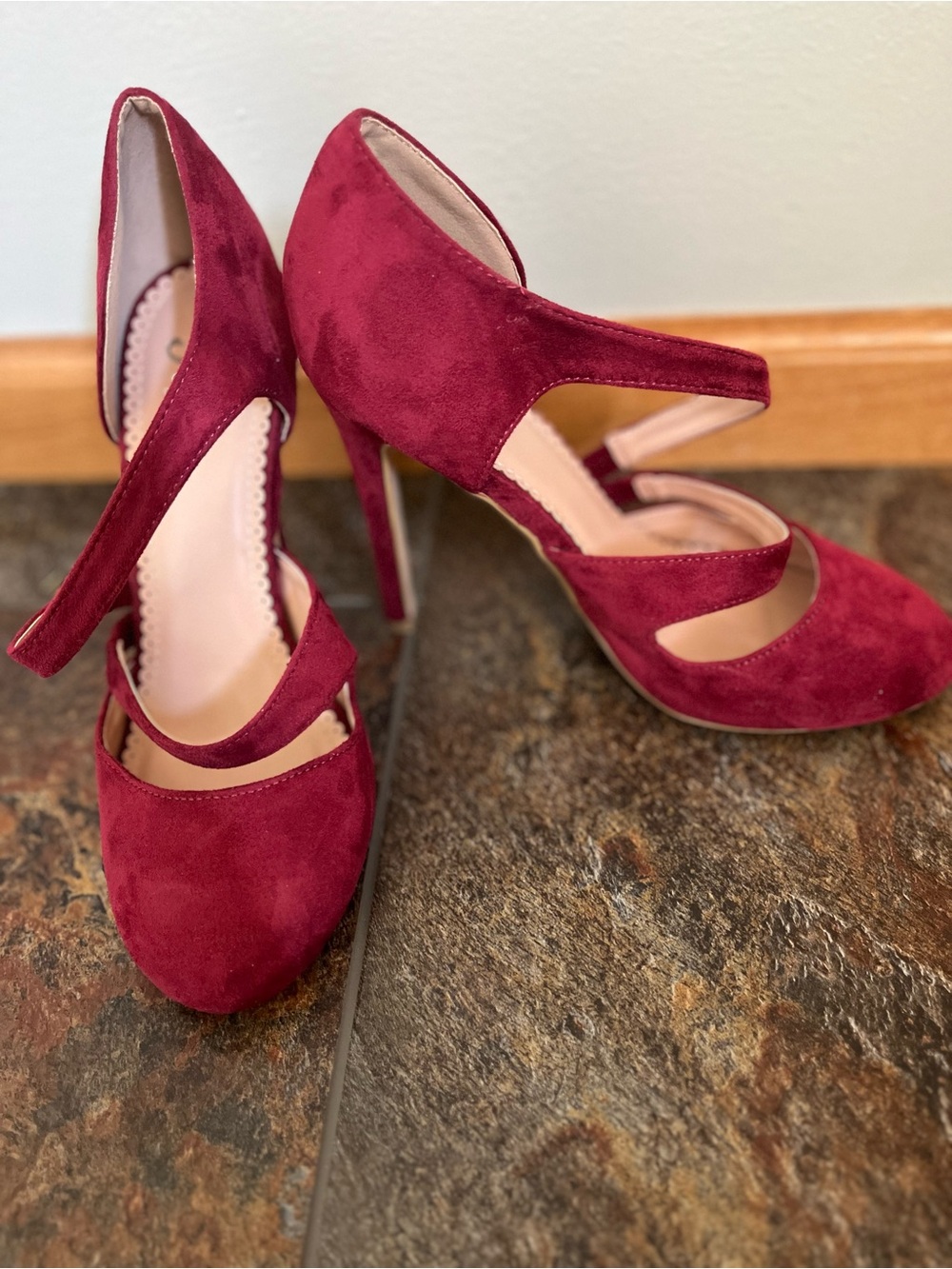Women’s like new Journey Collection(JC) wine/ red faux suede high heels. Size 9